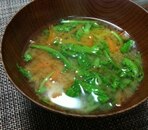 にんじんと春菊の味噌汁